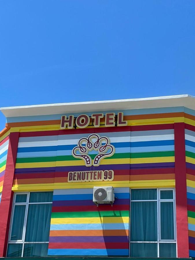 Benutten 99 Hotel Kampong Parit Tengah Esterno foto