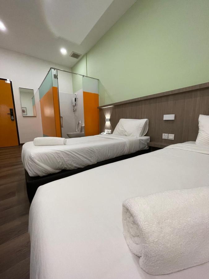 Benutten 99 Hotel Kampong Parit Tengah Esterno foto