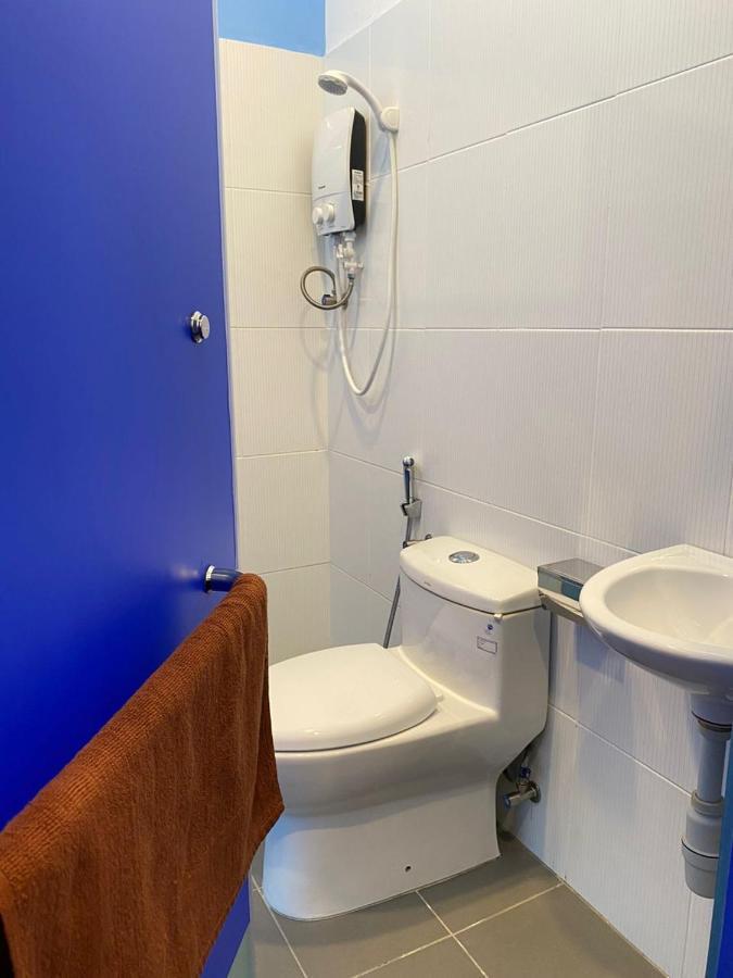 Benutten 99 Hotel Kampong Parit Tengah Esterno foto