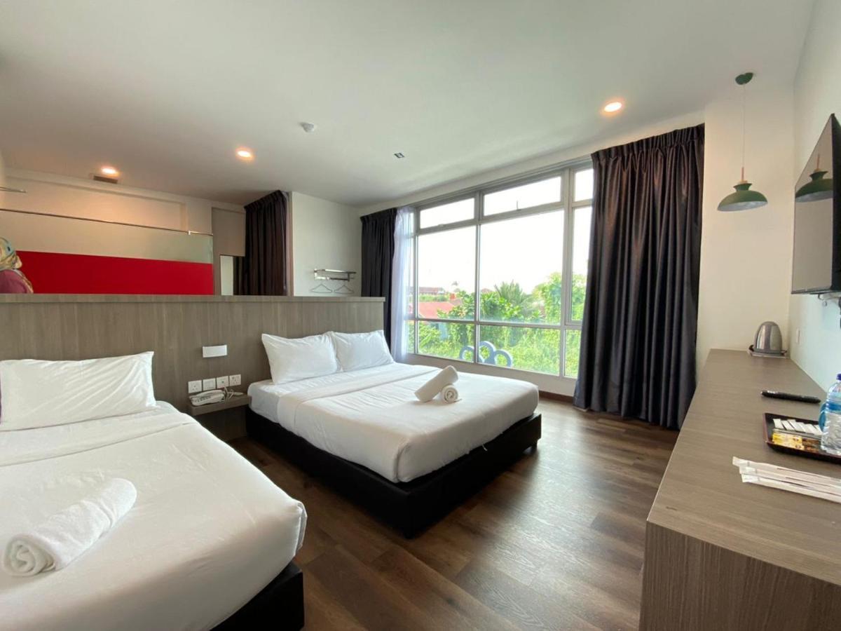 Benutten 99 Hotel Kampong Parit Tengah Esterno foto